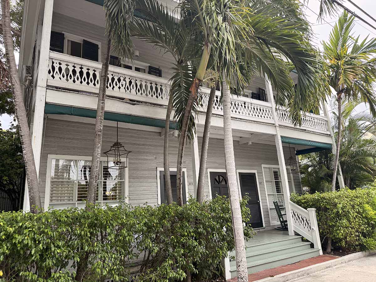 simonton court exterior Rooms by Property